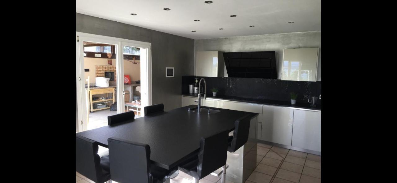 B&B Les Plantees Gorgier Bagian luar foto